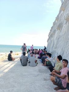 Pemuda Batubolong Lombok Barat Kelola Sempadan Pantai, Sebagian Hasilnya Disumbangkan untuk Kegiatan Sosial