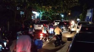 Gempa Berkekuatan 7.4 SR di Tanah Bumbu Guncang Lombok, Warga Panik Keluar Rumah