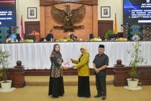 Rancangan Perubahan KUA –PPAS APBD TA 2023 Provinsi NTB, Pendapatan dan Belanja Daerah Rata-rata Menurun