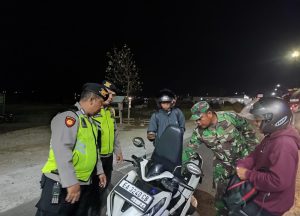 KRYD Antisipasi Tindak Pidana 3C, Polsek KPL Tano Periksa Kendaraan Keluar Masuk Pelabuhan