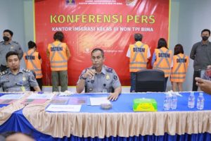 Berpura-pura Jadi WNI Untuk Ajukan Paspor RI, Imigrasi Bima Amankan Tiga WNA Tiongkok dan Taiwan