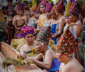Prosesi Adat Sakral dan Unik yang Digelar Sehari Jelang Perayaan Maulid Bayan 2023
