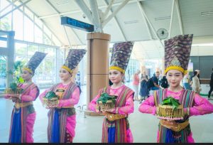 Tari Kembang Sembah Iringi Keberangkatan Para Pembalap MotoGP Mandalika Menuju Australia