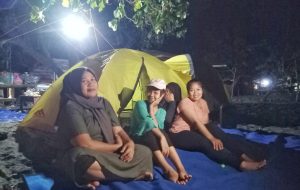 Pantai Duduk, Surga Bagi Penikmat Sunset dan Spot Camping Yang Nyaman