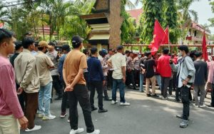 Gelar Aksi Masa, LMND Mataram Minta Polda NTB Periksa Kapolsek Kempo Dugaan Terlibat Kasus Narkoba