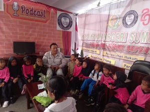 Anak Paud, TK, hingga SD Serbu Stand Pameran Kejaksaan Negeri Sumbawa Barat