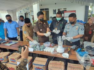 Kejari Mataram Musnahkan Barang Bukti Dari 102 Perkara Tindak Pidana Umum