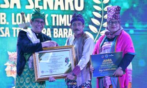 Senaru Raih Juara Lomba Desa Wisata Nusantara, Bupati KLU Terima Penghargaan Lencana Bakti