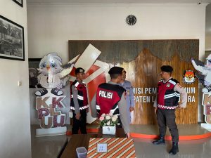 Polres Lombok Utara Jaga Ketat Kantor KPU dan Gudang Logistik, Kapolres : Keamanan Prioritas Utama