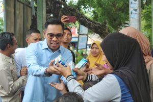TERIMA SUSU GRATIS DARI TKD PRABOWO-GIBRAN, INI HARAPAN WARGA NTB
