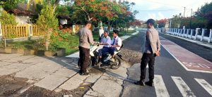 Strong Point, Polsek Kayangan Tegur Pelajar Tidak Pakai Helm Saat Berkendara