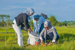 BPPD NTB Tanam 100 pohon di Savana Bale Tepak Bendungan Batu Jai, Peringati Gerakan SeJuta Pohon