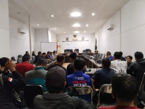 Ratusan Guru Honorer di Lombok Utara Turun Gunung Tagih Dana Insentif