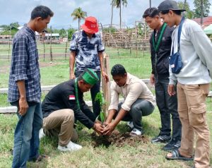 Ketua HMI-MPO Cabang Persiapan Kabupaten Bima Gelar Penghijauan dan Ajak Mari Menjaga Alam