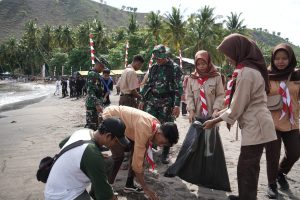 Menyatu Dengan Alam, Korem 162/WB Gelar Penanaman Terumbu Karang dan Pembersihan Pantai