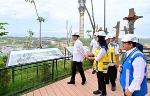 Jokowi Tinjau Kantor Presiden di IKN, Progres Pembangunan Capai 74 Persen