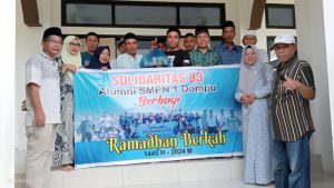 Solidaritas Alumni SMPN 1 Dompu Angkatan 83 Berbagi Takjil Keliling Masjid