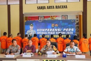 Polisi Gerebek dan Tangkap 8 Wanita Lagi Asik Main Judi Ceki di Lombok Utara dan 9 Lainnya Pengedar Miras