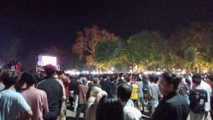 Nonton Bareng di Teras Udayana Gagal Karena Sinyal, Ribuan Penonton Kecewa