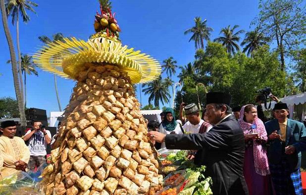 Lebaran Topat di Lombok, Tradisi Unik Bermakna Mendalam Hingga Ritual Adat