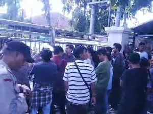 Gelar Demo di Pengadilan Tipikor Mataram, Aliansi Masyarakat Bima Minta HM Lutfi Bebas
