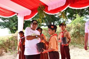 Aksi Nyata GNRM, Kemenko PMK Tanam 10 Juta Pohon di Lombok Utara