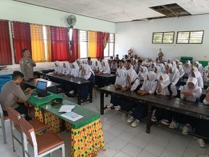 Cegah Kenakalan Remaja, Kapolsek Utan Lakukan Penyuluhan Hukum di Sekolah