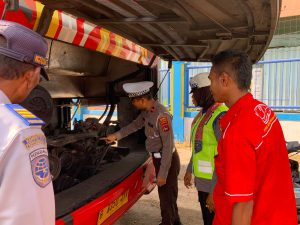 Tingkatkan Kesadaran Berlalulintas, Satlantas Polres Bima Kota Periksa Kendaraan Bus AKAP dan AKDP