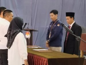 129 Orang Anggota PPS di Lombok Utara Dilantik, Ketua KPU : Sukses Pilkada Ada di Tangan Kalian