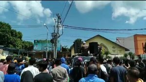 Pasca Penyerangan di Meninting, Warga Gelar Unjuk Rasa dan Ancam Segera Blokir Jalan