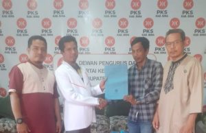 Kembalikan Formulir di PKS, Maman Berikhtiar Maju Calon Bupati Bima