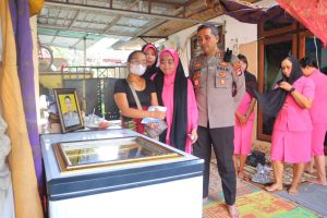 Kapolres Lombok Utara Sambang Duka ke Kediaman Anggota Sat Reskrim yang Meninggal Mendadak