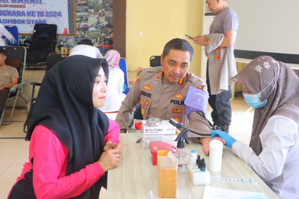 Sambut Hari Bhayangkara ke-78, Polres Lombok Utara Gelar Donor Darah dan Cek Kesehatan 