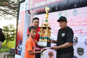 Sukses di Gelar, Bupati Djohan Tutup Festival Sepak Bola Anak Dayan Gunung