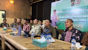 Membangun Jiwa Kesatria, Kapolres Lombok Utara Nobar Pagelaran Wayang Kulit “Tumurune Wiji Sejati”