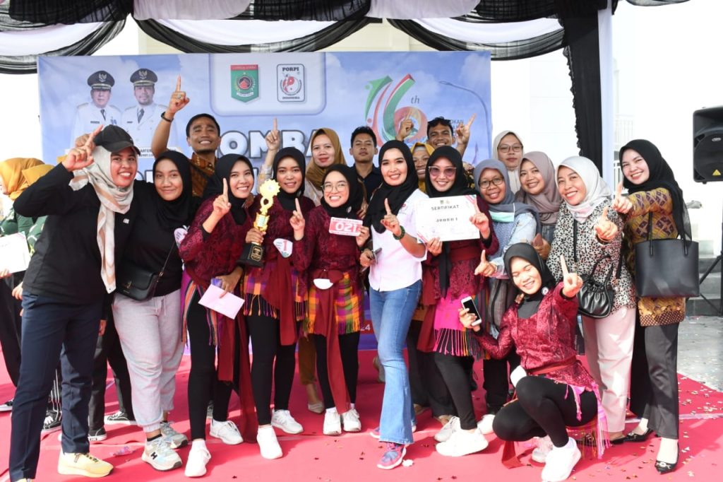 Kreatif! Lomba Senam “Nyesel Ku Merarik Kodeq” Meriahkan HUT ke-16 Lombok Utara 