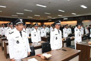 Bupati Djohan Serahkan SK Penambahan Masa Jabatan 42 Kades se-KLU, Dari 6 Tahun Menjadi 8  Tahun