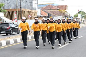 Meriahnya Lomba Gerak Jalan HUT ke-16 Lombok Utara Tingkat OPD dan Umum Yang Dilepas Bupati