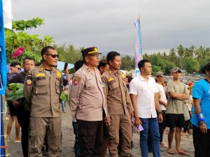Gelar Pengamanan Lomba Dayung Sampan dan Sosialisasi Gempur Rokok Ilegal, Kasat Pol PP KLU Ajak Warga Berantas Rokok Ilegal