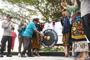 Bupati KLU Buka Pameran Bonsai Nasional Meriahkan HUT ke-79 RI