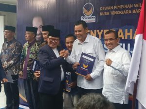 Nasdem Serahkan BPP KWK Kepada Jarot-Ansori, Yakin Kans Menang Besar