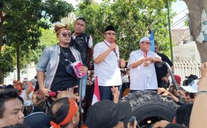 Daftar Ke KPU NTB Diantar Ribuan Simpatisan, Zul-Uhel Minta Relawan Jaga Pilkada Kondusif dan Damai