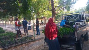 PK STN Lombok Timur Bagikan Bibit Kepada Masyarakat