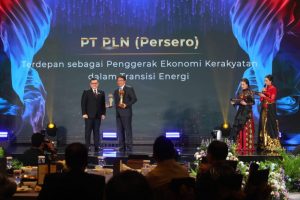 Menjadi Penggerak Ekonomi Kerakyatan Dalam Transisi Energi, PLN Sabet Penghargaan di Detikcom Awards 2024