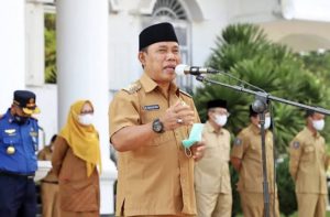 Sangat Kontras, Musyafirin Dianggap Bupati Termiskin di NTB Tetapi Ikut Pilkada Bersama Istri