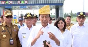 Masa Jabatan Usai, Jokowi Belum Dapat Tiket Untuk Pulang Ke Solo