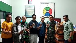 Anggota Kodim 1614/Dompu Amankan Dua Truck Angkut Ribuan Botol Miras, Total Rp213 Juta