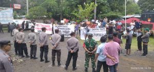 Ternyata Ini Penyebab Warga Ramai Gelar Demo Tuntut Kades Senggigi Lobar Mundur Dari Jabatan, Dugaan Dana Desa Rp463 Juta? 