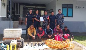Pos TNI AL Selat Alas Serahkan 5 Nelayan Yang Gunakan Kompresor ke DKP Lombok Timur, Terancam 5 Tahun Penjara