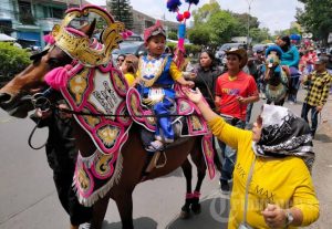Horse Race Fashion Jadi Paket Wisata Unik di Mandalika Internasional Festival 2025, Kelas Dunia..